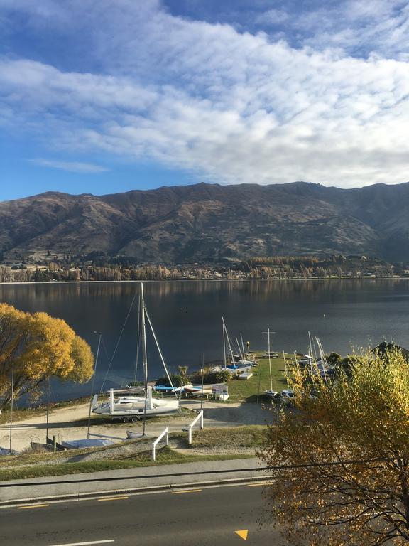 Luxury On Lakeside Wanaka Exterior photo