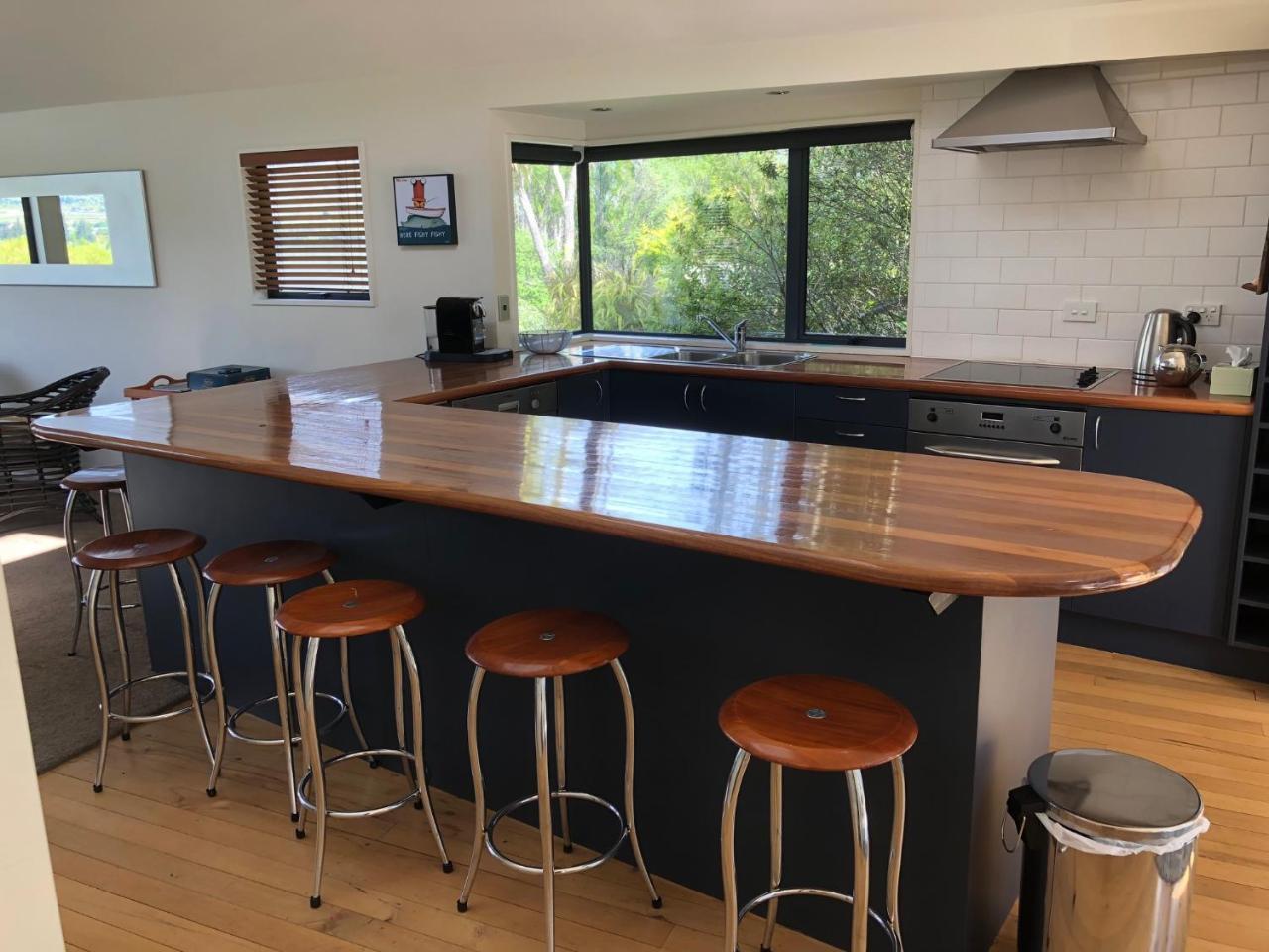 Luxury On Lakeside Wanaka Exterior photo